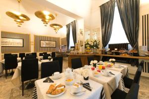 ห้องอาหารหรือที่รับประทานอาหารของ Hotel De La Pace, Sure Hotel Collection by Best Western