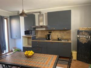 Køkken eller tekøkken på L'aura monolocale con cucina