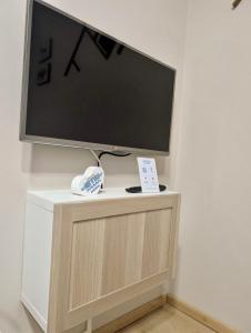 a flat screen tv sitting on top of a tv stand at Bosco Verde in Tarvisio