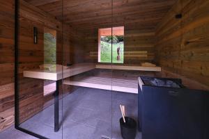 a room with a sauna with a glass wall at BLUE-art Ferienwohnung in Wyssachen +25 photos