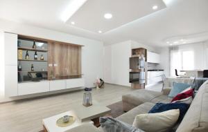 a living room with a couch and a table at Oltremare - casa vacanze Agropoli appartamento rooms in Agropoli
