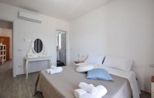 a bedroom with a large bed with towels on it at Oltremare - casa vacanze Agropoli appartamento rooms in Agropoli