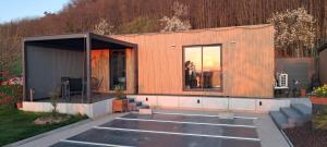 a small house with a lot of windows at Les sources Caline in Haegen