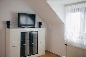 a tv on top of a dresser in a room at Ferienlodge bei den Reben in Sankt Margarethen im Burgenland