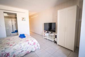 a bedroom with a bed and a flat screen tv at Edificio Prieto VIV 7 in Puerto del Rosario