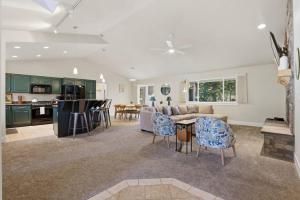 a living room and kitchen with a couch and a table at The Fairway To Heaven in Rathdrum