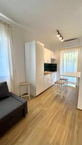 a living room with a couch and a table and a kitchen at Residenza Villa Terry in Vieste