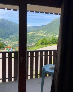 a balcony with a chair and a view of mountains at Studio au pied des pistes - Vue montagne in Saint-Jean-d'Aulps