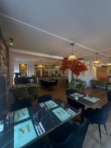 Meldrums Apartments tesisinde bir restoran veya yemek mekanı