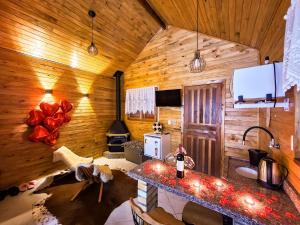 a kitchen with a counter in a wooden room at Cabanas Sitio Amigos in Bento Gonçalves +31 photos
