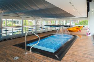 Bazén v ubytování Lielupe Hotel SPA & Conferences by Semarah nebo v jeho okolí