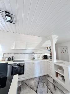 a kitchen with white cabinets and a white ceiling at KM APPARTS Wesel 6 in Wesel