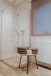 a glass shower with towels on a table at Auerhiasbauer in St. Wolfgang +264 photos