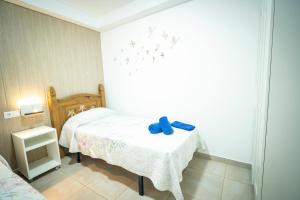 a room with two beds and a blue ribbon on a table at Edificio Prieto VIV 4 in Puerto del Rosario +30 photos