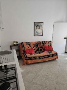 a living room with a couch in a kitchen at Beatrice Nel centro di Levanto in Levanto +50 photos