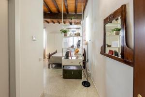 a hallway with a mirror and a desk in a room at XX Settembre Studio Apartment in Parma
