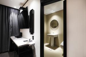 Bathroom sa Cielo hotel +90 photo