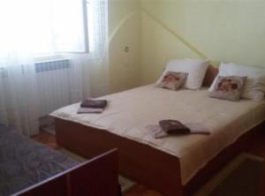 a bedroom with a bed with towels on it at Apartmani Borić in Orebić