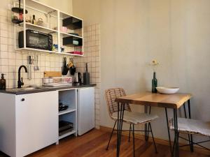 a small kitchen with a table and a microwave at Lioba in Ueckermünde