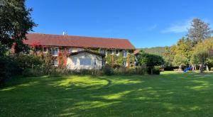a house with a large yard with green grass at Dorotheenhof in Mescherin
