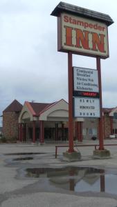 a sign for a store in a parking lot at Stampeder Inn in Ponoka