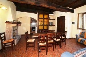 a dining room with a table and a fireplace at APPARTAMENTI Vista del Mondo in Spoleto