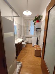 a bathroom with a sink and a toilet and a sink at "IL Tulipano" appartamento, o doppia camera quadrupla, con bagno in Sestri Levante +18 photos