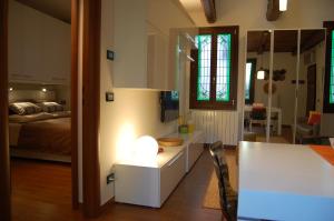 A bed or beds in a room at Loft Due Cuori con terrazza