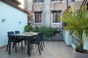 A patio or other outdoor area at Loft Due Cuori con terrazza