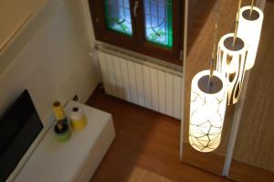 A television and/or entertainment centre at Loft Due Cuori con terrazza