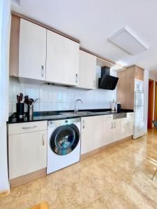 a kitchen with a washing machine in the middle at Alma Marina Alcossebre - WiFi - Pet friendly - Aire Acondicionado in Alcossebre