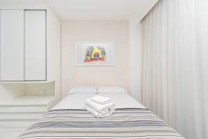 a white bedroom with a bed with towels on it at Vision Hotel em Brasília 59854 in Brasília +24 photos
