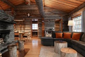 a living room with a couch and a fireplace at Villa Poronperä in Kuusamo