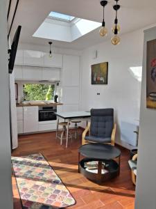 a kitchen and living room with a table and chairs at Independent studio in Pont-lʼAbbé