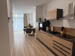 a kitchen with a counter and a table with chairs at GMA Studio Apartment im Zentrum in Bad Ischl