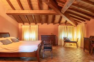 a bedroom with a bed and a wooden ceiling at La Corte dell'Anatra in Cortile +64 photos