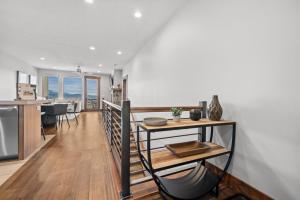 a kitchen and living room with a table and chairs at Moose Ridge Hideaway Ri903 Ski Retreat Hot Tub in Eden
