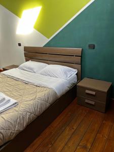 a bedroom with a bed and a nightstand with a bed sidx sidx sidx sidx at Appartamento Il Loftino in Forlì