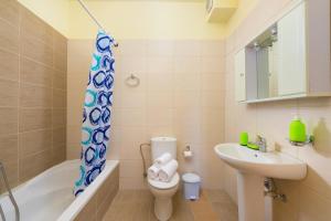 Koupelna v ubytování Athoniki Villas + 8 fotografií