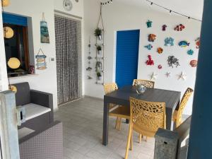 a dining room with a black table and chairs at Casa Dina Blu alle Morge in Torino di Sangro