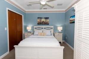 a bedroom with a bed and a ceiling fan at Marlin at the Lake - Downtown Sandusky in Sandusky