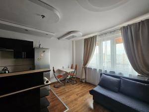 a living room with a couch and a table at Fokus-pokus in Piotrków Trybunalski