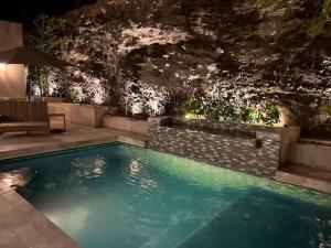 a swimming pool in a backyard at night at Increible Casa con vista al mar in La Paz