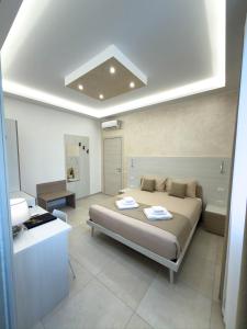 a bedroom with a large bed in a room at Cattleya Rooms in Sestu