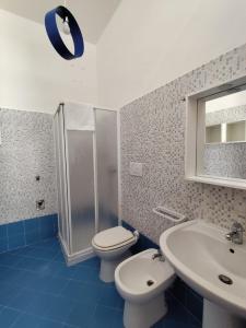 a bathroom with a toilet and a sink and a shower at La NICCHIA in Monteroni di Lecce