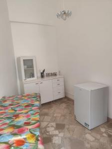 a bedroom with a bed and a dresser at La NICCHIA in Monteroni di Lecce +2 photos