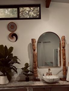 a bathroom with a sink and a mirror at Casa Amanecer in Tonosí