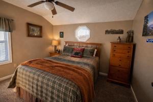 a bedroom with a bed and a ceiling fan at Happy Trails, Hot Tub, In Pigeon Forge Near Strip, Hot Tub, WIFI!!! in Pigeon Forge