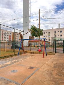 a batting cage in a playground with at Aconchego e praticidade ao lado da BR-040 in Luziânia