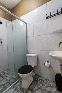 a bathroom with a toilet and a sink at Pousada Vila Formosa in Belém
